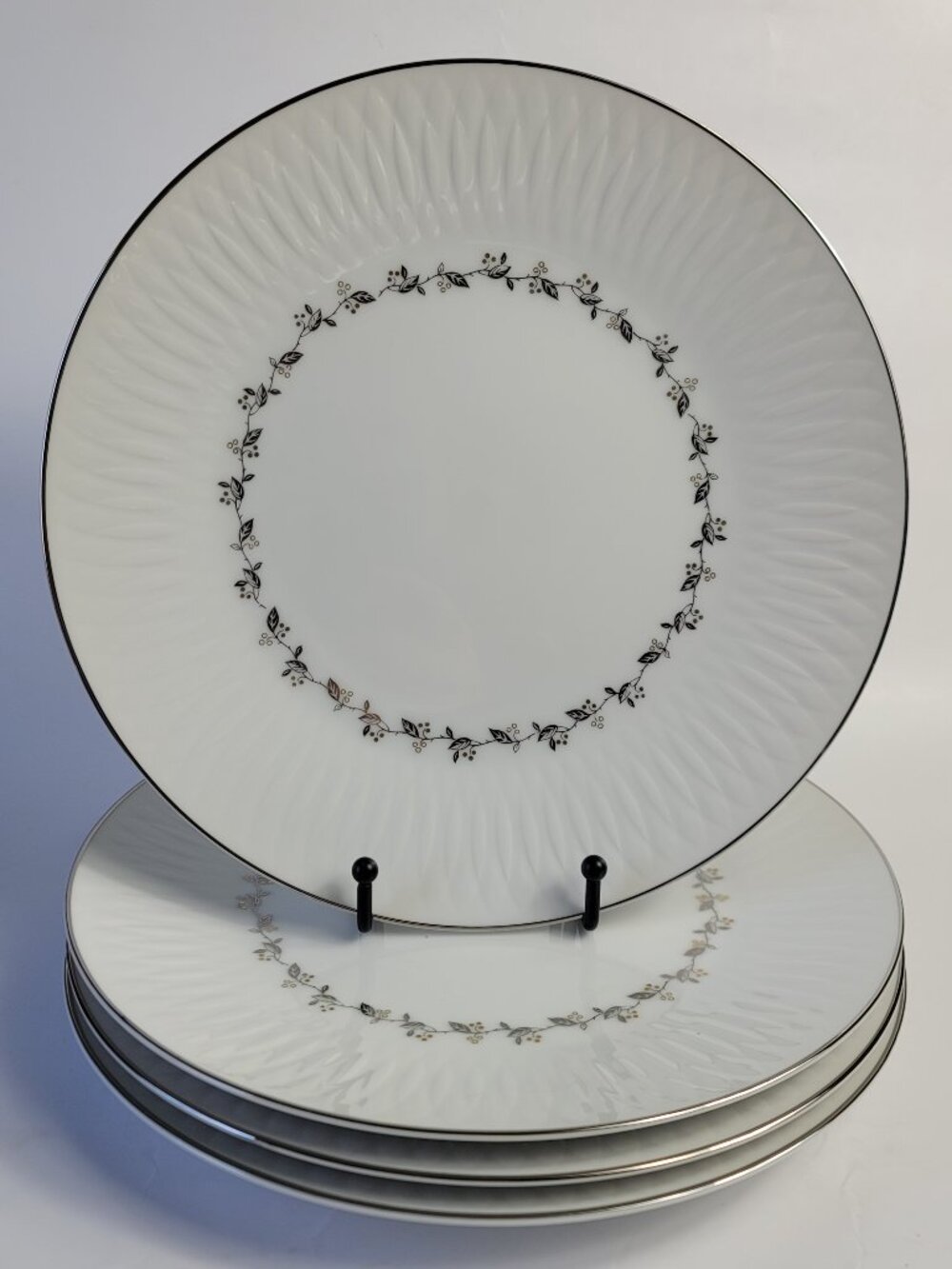 FOUR Sango Carillon Dinner Plates White Gold Berries Platinum Leaves